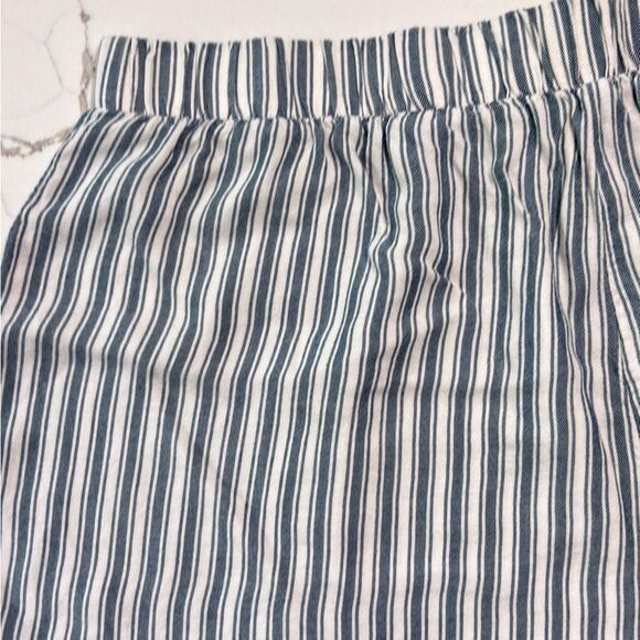 American Eagle Outfitters | Women's High Waist Ruffle Striped Blue White Shorts - Picture 3 of 13
